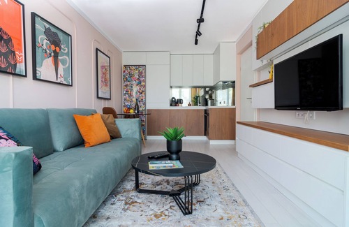 Lozenets Apartment | La Maison Colorée -nBright & Cozy Home by Metro/Mall