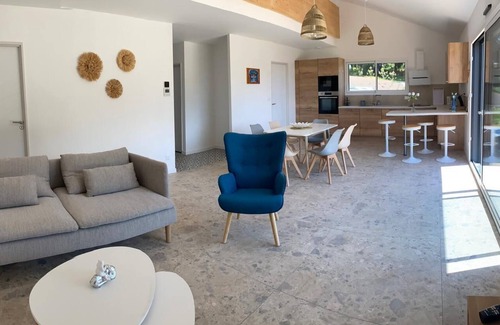 Saint-Avit-Senieur House | La Maison dans la prairie fleurie: Poppy cottage