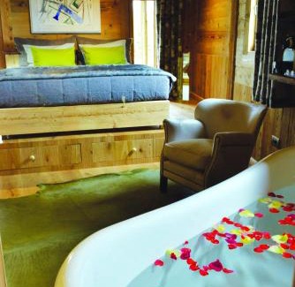 Les Cretes Bed & Breakfast | La Maison de Dolphe Chalet de Charme & Art gallery