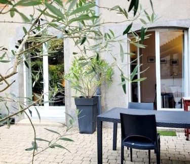 Richebourg - Saint-Clement House | La maison de jade - Demeure de charme avec parking