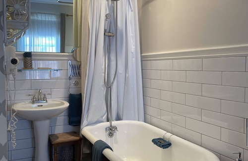 Magog Bed & Breakfast | La Maison de Ville - bed & bistro