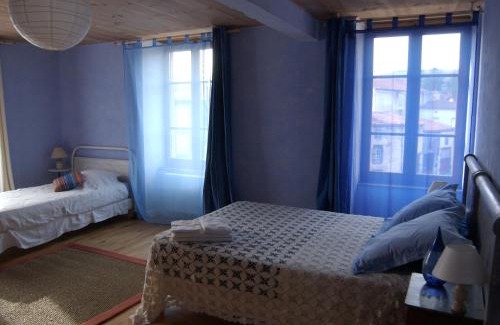 Saint-Saturnin Bed & Breakfast | La maison des archers