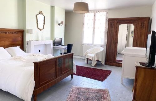 Loches House | La Maison des Remparts - Gite 3 etoiles pour 8 pers a Loches