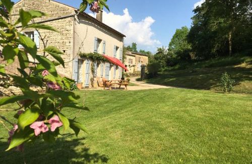 Echire House | La Maison du Gardien Domaine du Château des Loups