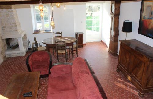 Echire House | La Maison du Gardien Domaine du Château des Loups