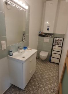 Montreuil House | La maison jaune près du métro