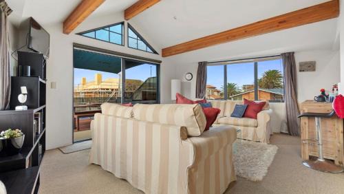 Omanu House | La Maison Ocean - Mount Maunganui Holiday Home