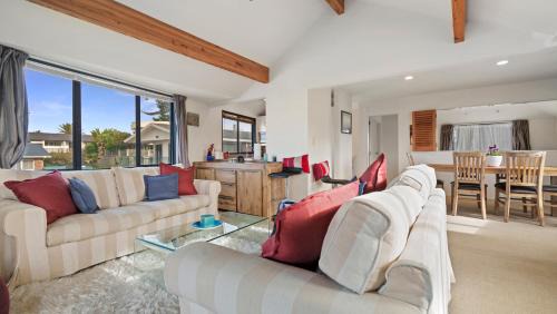 Omanu House | La Maison Ocean - Mount Maunganui Holiday Home