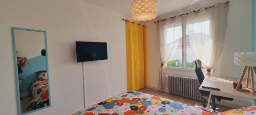 Reze House | La maison ocre - chambre turquoise