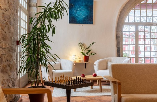 Ainhoa Hotel | LA MAISON OPPOCA