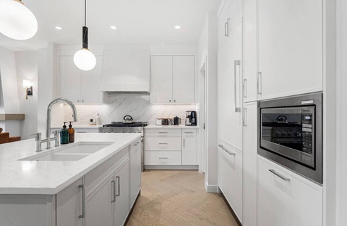 Kensington House | La Maison | Pvt Hot Tub | Kensington | 2500 sqft