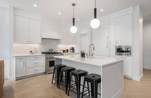 Kensington House | La Maison | Pvt Hot Tub | Kensington | 2500 sqft