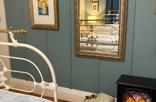 Wangaratta Bed & Breakfast | La Maison Rose - a French style garden retreat in the heart of Wangaratta