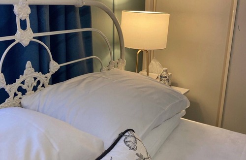 Wangaratta Bed & Breakfast | La Maison Rose - a French style garden retreat in the heart of Wangaratta