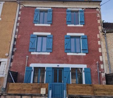 Le Bugue House | La maison rouge du belvédère