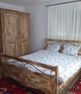 Jugureni House | La Marginea Pădurii
