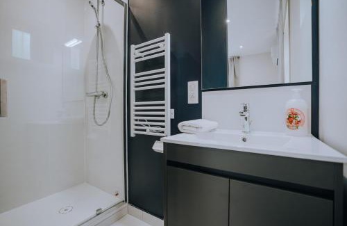 Chateauroux Hotel | La Marjolaine - Demeure d'Hotes - Service Para-hôteIier - Premium