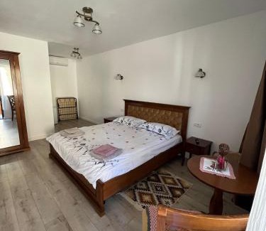 Birsana House | La Mona
