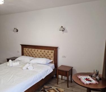 Birsana House | La Mona