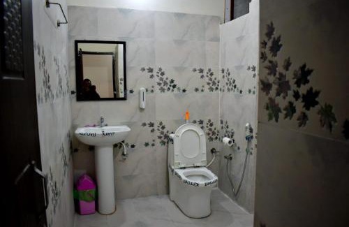 Barkot Hotel | La Monal Hotel
