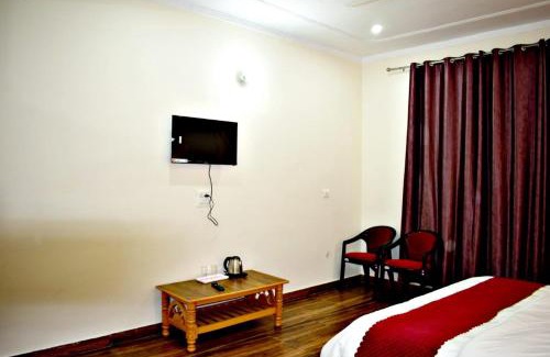 Barkot Hotel | La Monal Hotel