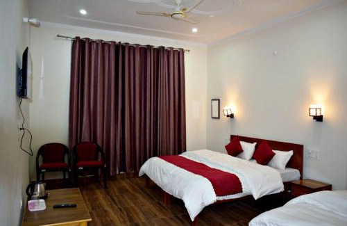 Barkot Hotel | La Monal Hotel