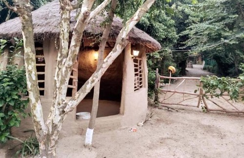 Bail Parao Cabin | LA MUDHOUSE-Deluxe family suite