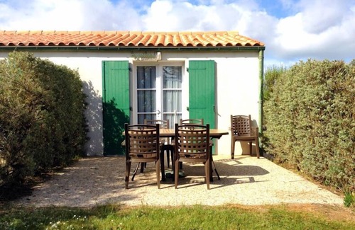 Sainte-Marie-de-Re Cottage | La Noue rental at a low price 250m from the sea and 400m from the village center - 4 people max