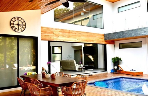 Tamarindo House | La Ola Perfecta - Las Golondrinas Hacienda Pinilla
