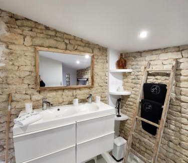Saint-Jean-de-Liversay Apartment | La P'tite Écurie