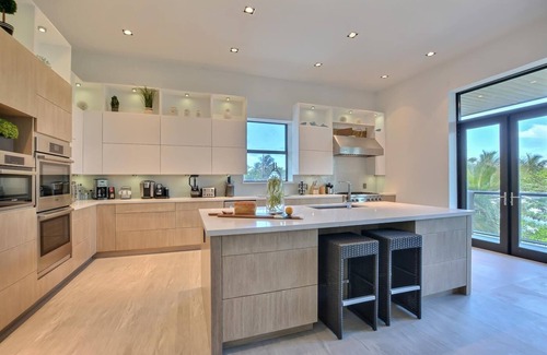 Dunmore Town House | La Palmeraie Asian House: Oceanfront, Private Beach, Maid, Pool, Gym, Theater