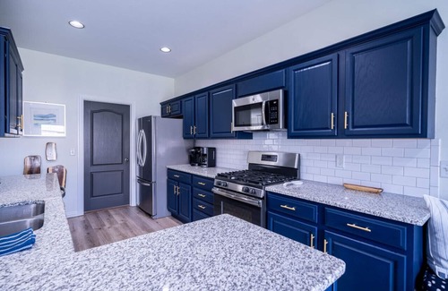 Edmond House | La Paloma - Relaxing, pet friendly, modern decor'.