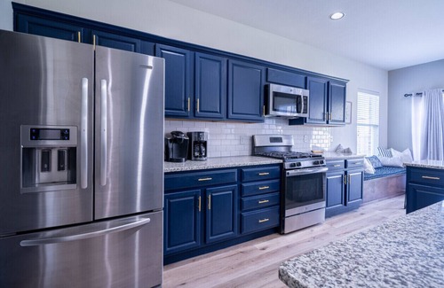 Edmond House | La Paloma - Relaxing, pet friendly, modern decor'.