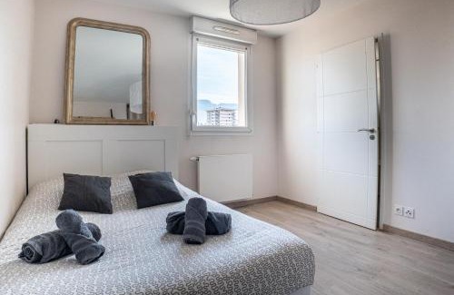 Cran-Gevrier Apartment | La Parenthèse - Annecy- Grande Terrasse - Chambre - Garage