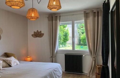Cahors Bed & Breakfast | La Pause Cadurcienne, table et chambre d'hôtes