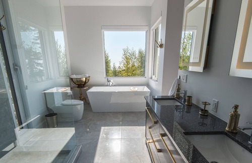 La Malbaie House | La Perséide with viewpoint overlooking the river and mountains
