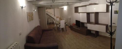 Rivisondoli Apartment | la petit maison