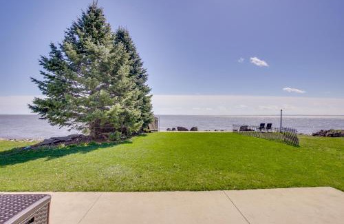Oshkosh House | La Petit Maison - Lakefront Oshkosh Home!