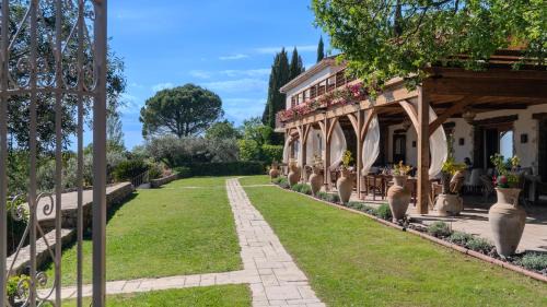Tourtour Hotel | La Petite Auberge