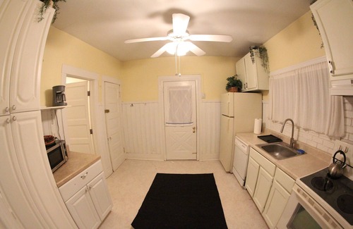 Grosse Pointe House | La Petite Jumelle: 2-Bedroom House in Grosse Pointe