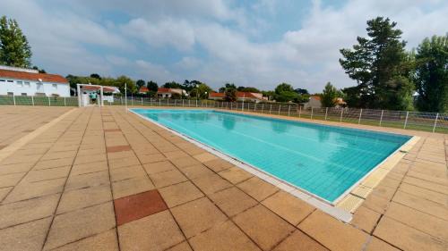 Saint-Hilaire-de-Riez Apartment | La Petite Maison de la Roseraie