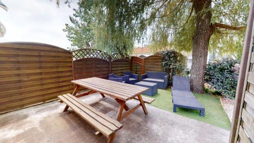 Saint-Hilaire-de-Riez Apartment | La Petite Maison de la Roseraie