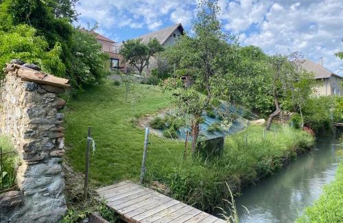 La Roche-des-Arnauds House | La petite maison Basse Correo