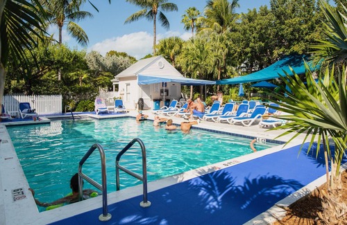 Truman Annex Condo | *LA PETITE PENTHOUSE @ THE ANNEX* Elegant Condo & Pool + LAST KEY SERVICES.