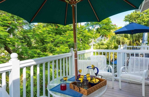 Truman Annex Condo | *LA PETITE PENTHOUSE @ THE ANNEX* Elegant Condo & Pool + LAST KEY SERVICES.