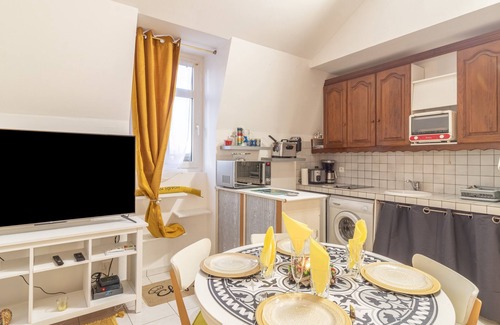 Dammarie Les Lys Apartment | La Petite Reine Blanche - 30 min de Paris