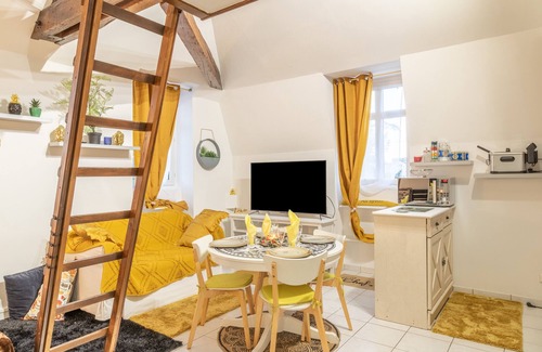 Dammarie Les Lys Apartment | La Petite Reine Blanche - 30 min de Paris