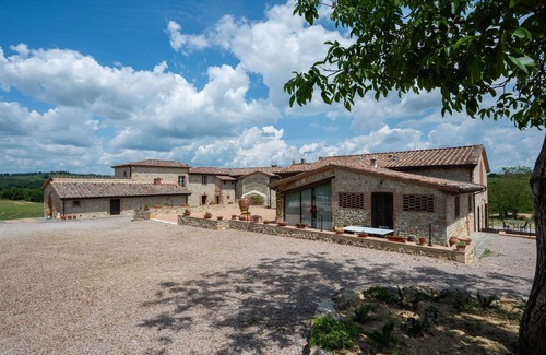 Monteriggioni Apartment | La Piazzetta, Borgo Campassini, Monteriggioni