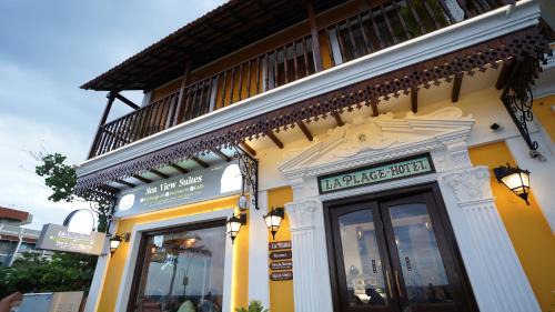 White Town Hotel | La Plage Seaview Suites