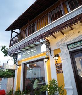 White Town Hotel | La Plage Seaview Suites